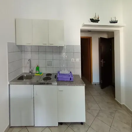 Bosi I Goli Starigrad Paklenica