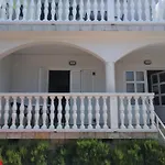 Bosi I Goli Apartment Starigrad Paklenica