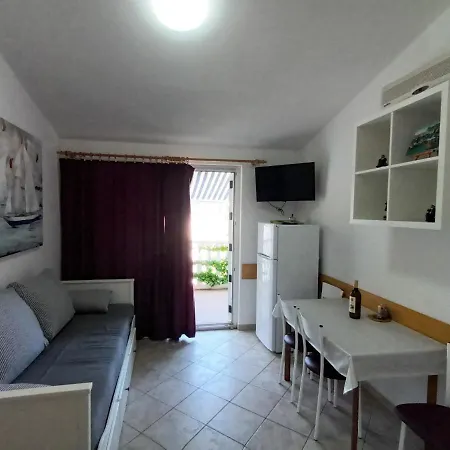 Bosi I Goli Apartmán