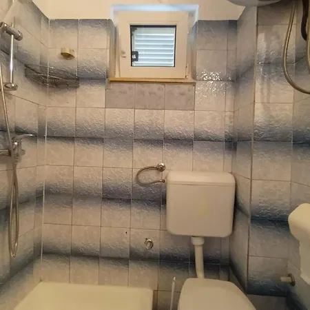 Bosi I Goli Starigrad Paklenica