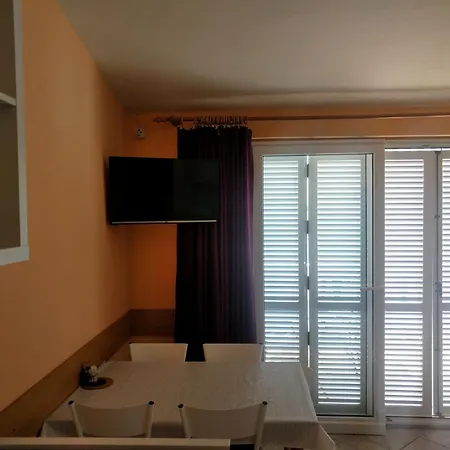 Bosi I Goli דירה