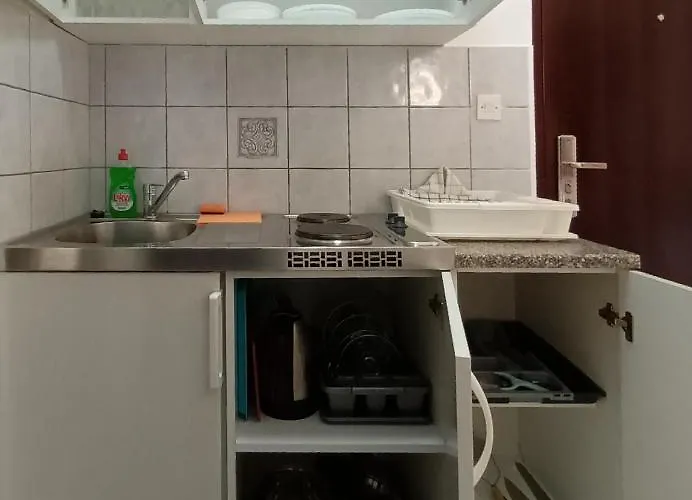 Bosi I Goli Daire Starigrad Paklenica