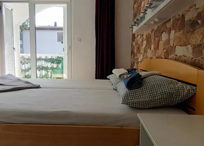 Daire Bosi I Goli Starigrad Paklenica