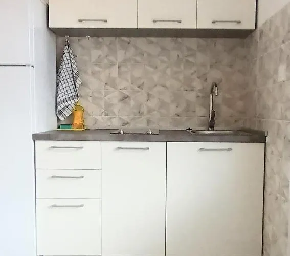 Bosi I Goli Daire Starigrad Paklenica